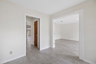 4135 Levonshire Dr in Houston, TX - Building Photo - Building Photo