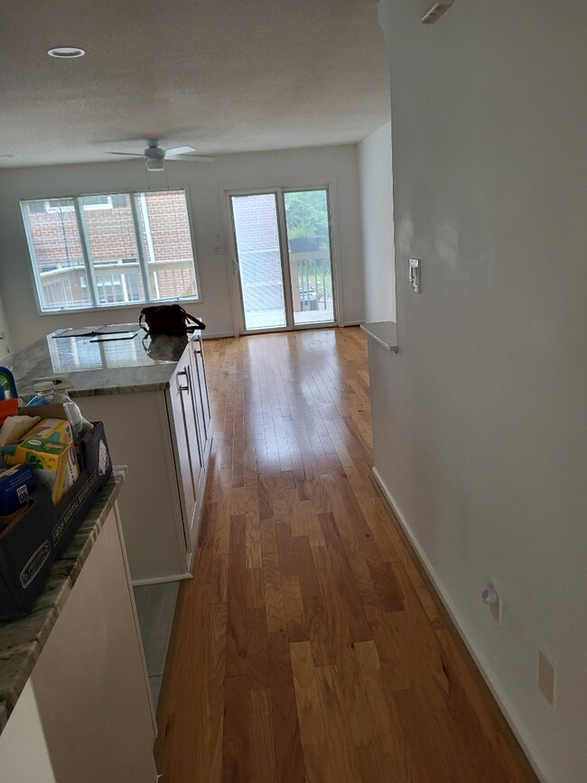 3403 Holly Rd in Virginia Beach, VA - Foto de edificio - Building Photo