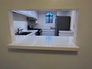 4627 Finley Ave, Unit #303 in Los Angeles, CA - Foto de edificio - Building Photo