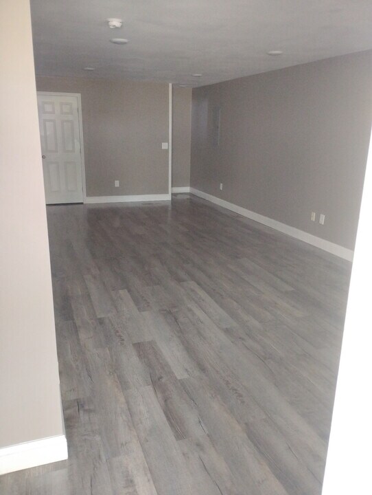 1611 Chinquapin Grove Rd in Bluff City, TN - Building Photo