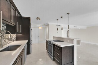 250 E Royal Palm Rd in Boca Raton, FL - Building Photo - Building Photo