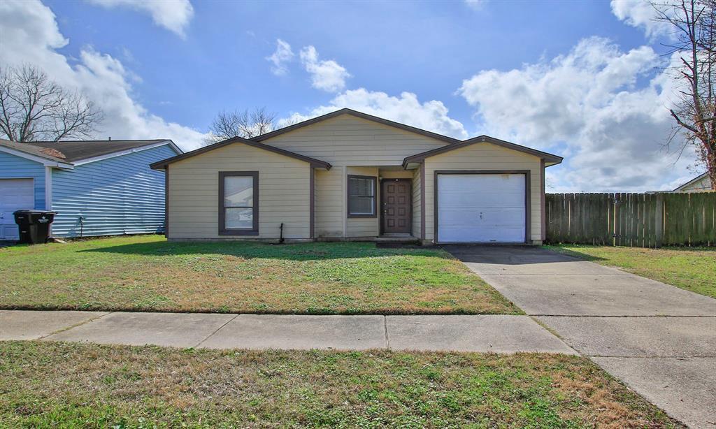 24303 Running Iron Dr in Hockley, TX - Building Photo