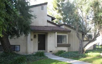21515 Erwin St in Woodland Hills, CA - Building Photo - Building Photo