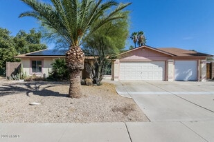 4924 W Villa Rita Dr in Glendale, AZ - Building Photo