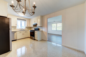 54 Oak St in Middletown, CT - Building Photo - Building Photo