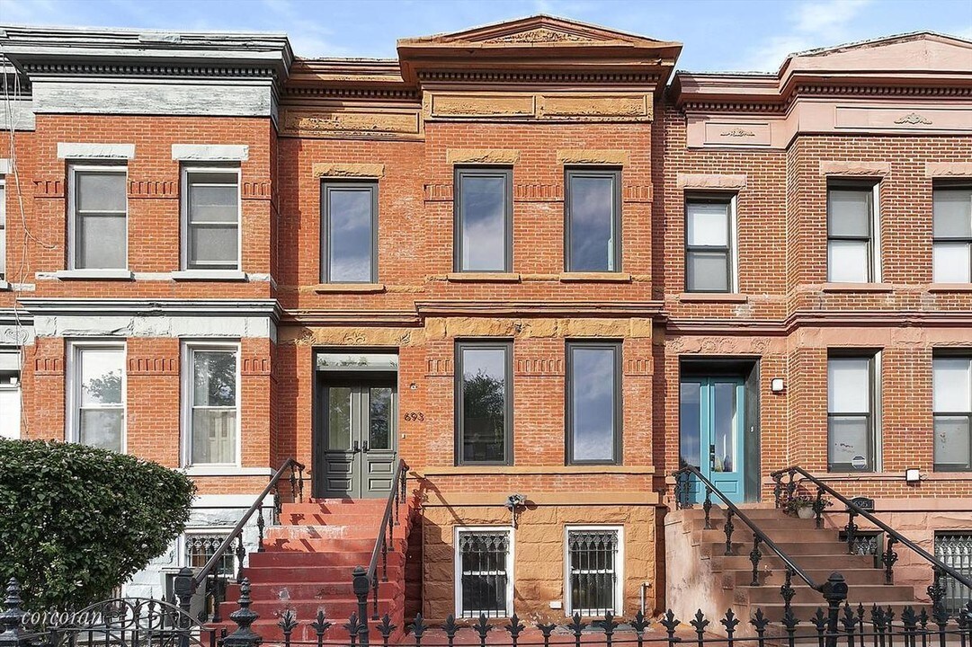 693 Sterling Pl in Brooklyn, NY - Building Photo
