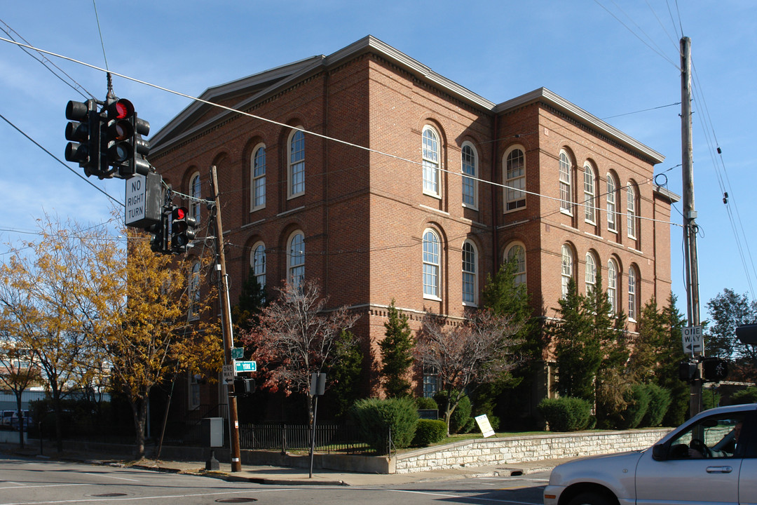 747 S 5th St in Louisville, KY - Building Photo