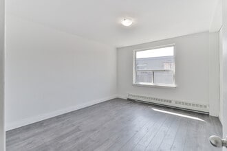 Davick Court in Toronto, ON - Building Photo - Building Photo