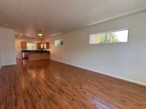 1015 Coburg Rd in Eugene, OR - Building Photo - Building Photo