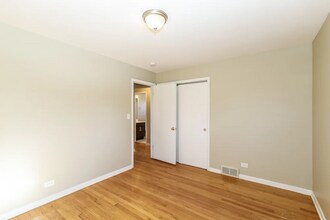 444 N Douglas Ave in Villa Park, IL - Building Photo - Building Photo