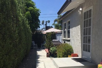 2329 Clark Ave in Venice, CA - Foto de edificio - Building Photo