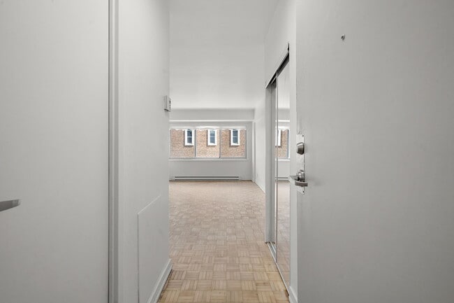 500 Des Pins Av O in Montréal, QC - Building Photo - Building Photo