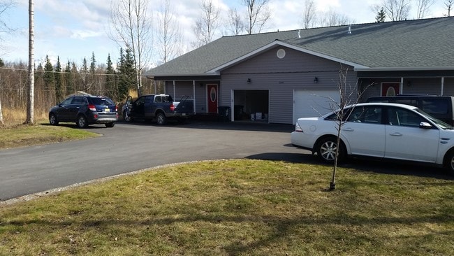 1160 E Snow Hill Ave, Unit #2 in Wasilla, AK - Foto de edificio - Building Photo