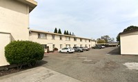 El Prado Apartments in Santa Rosa, CA - Foto de edificio - Building Photo