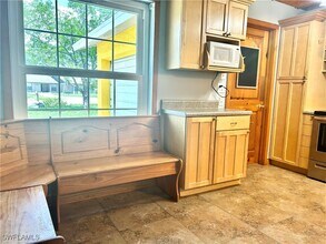 652 NE 15th Ct in Cape Coral, FL - Building Photo - Building Photo