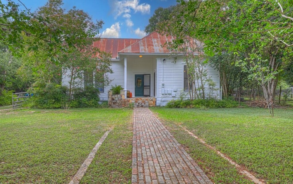1316 Belvin St in San Marcos, TX - Foto de edificio