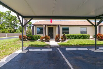 6036 Indrio Rd in Fort Pierce, FL - Foto de edificio - Building Photo