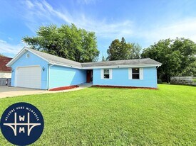 10719 W Calumet Rd in Milwaukee, WI - Building Photo