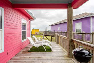 818 Johnson Crawford Cir in Port Bolivar, TX - Building Photo - Building Photo