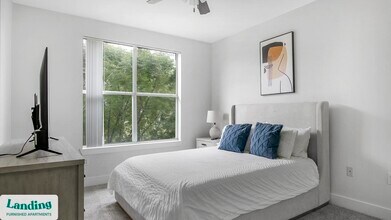 7373 Valley View Ln, Unit 3098 in Dallas, TX - Foto de edificio - Building Photo