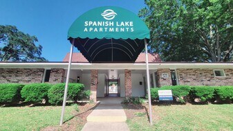 Spanish Lake Apartments in New Iberia, LA - Building Photo