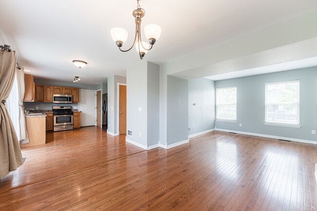 841 Pond Brook Ave in Malta, IL - Building Photo - Building Photo
