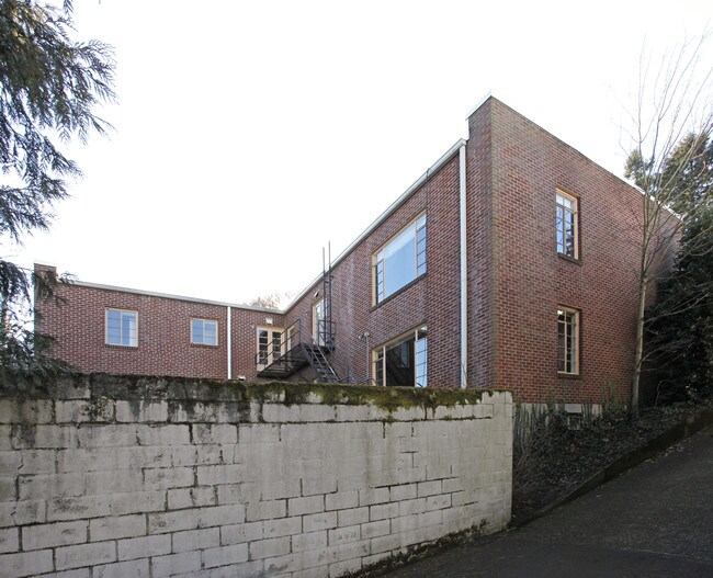 2371 SW Cedar St in Portland, OR - Building Photo - Building Photo