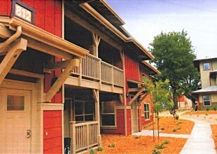 Oak Park 2 in Paso Robles, CA - Foto de edificio - Building Photo