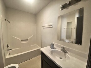 628-B N Orchard Crest Ave in Springfield, MO - Building Photo - Building Photo