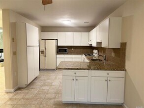 120 Lakebridge Dr S in Kings Park, NY - Building Photo - Building Photo