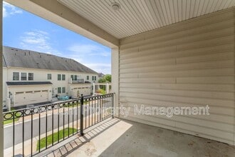 42524 Rowderbury Sq in Chantilly, VA - Building Photo - Building Photo