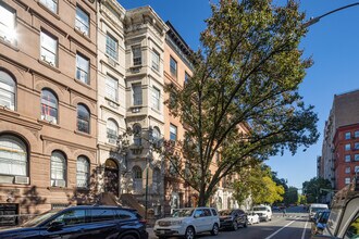 The Museum 77 Condominium in New York, NY - Building Photo - Building Photo