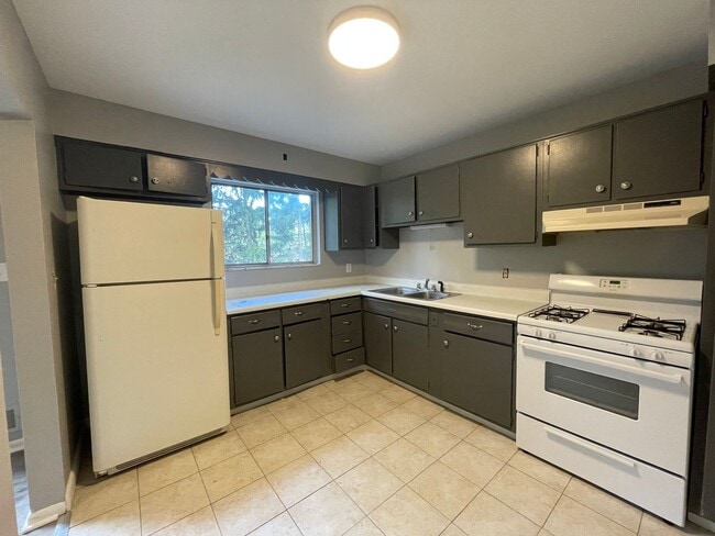 1391-1393-1393 Hazlett Rd