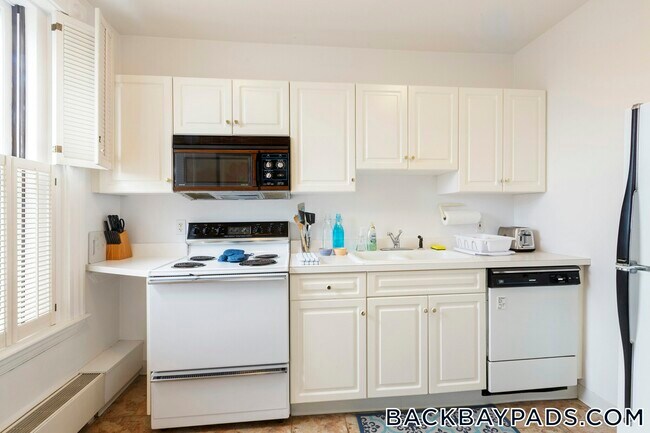 383 Commonwealth Ave in Boston, MA - Building Photo - Building Photo
