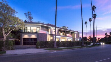 12720 Montana Ave in Los Angeles, CA - Building Photo - Building Photo