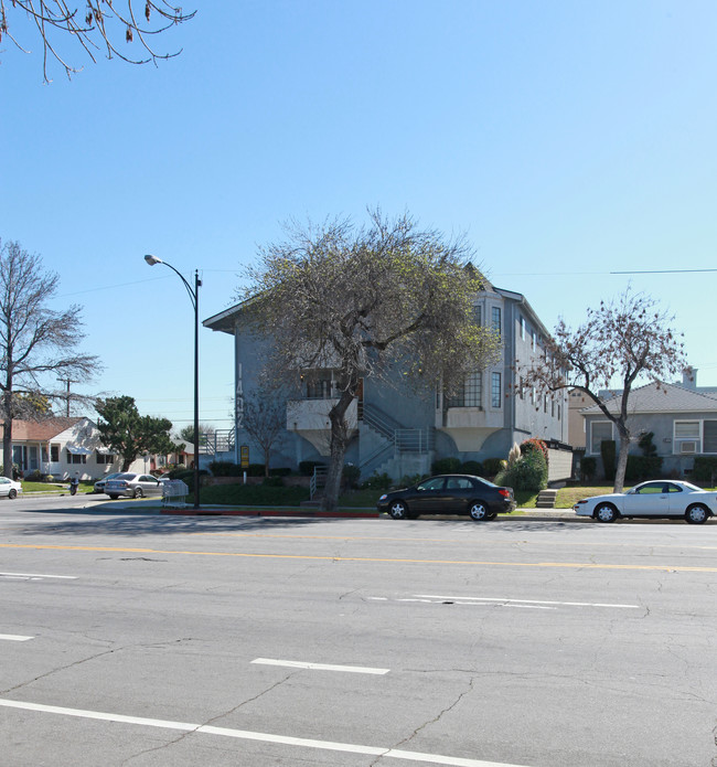 1402 W Victory Blvd in Burbank, CA - Building Photo - Building Photo