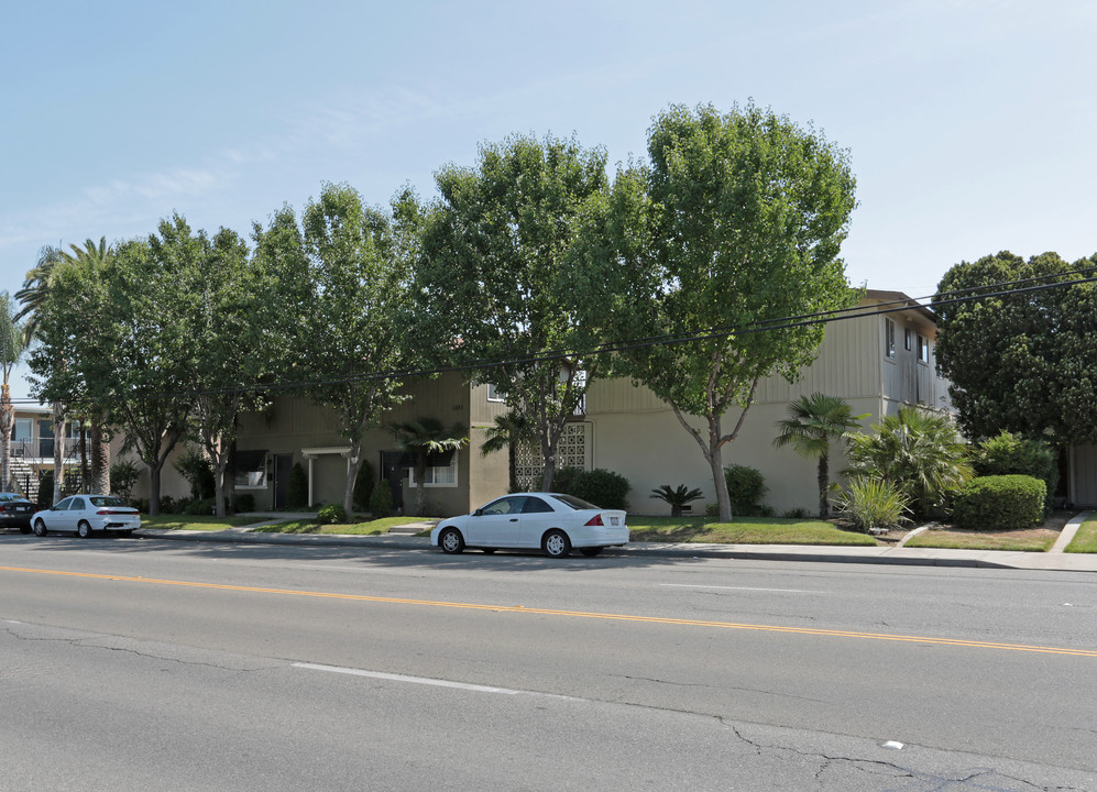 1351 Minnewawa Ave in Clovis, CA - Building Photo