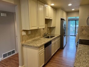 102 Vía Lago in Los Gatos, CA - Building Photo - Building Photo