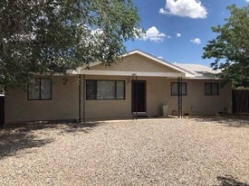 1007 Cll De Oro in Taos, NM - Building Photo