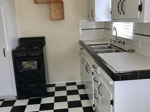 233 Ivy St in San Diego, CA - Building Photo - Building Photo
