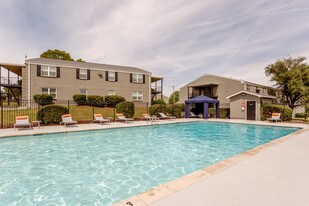 Hickory Chase in Madison, TN - Building Photo