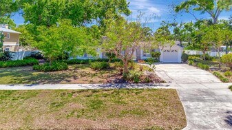 6348 7th Ave N in St. Petersburg, FL - Building Photo