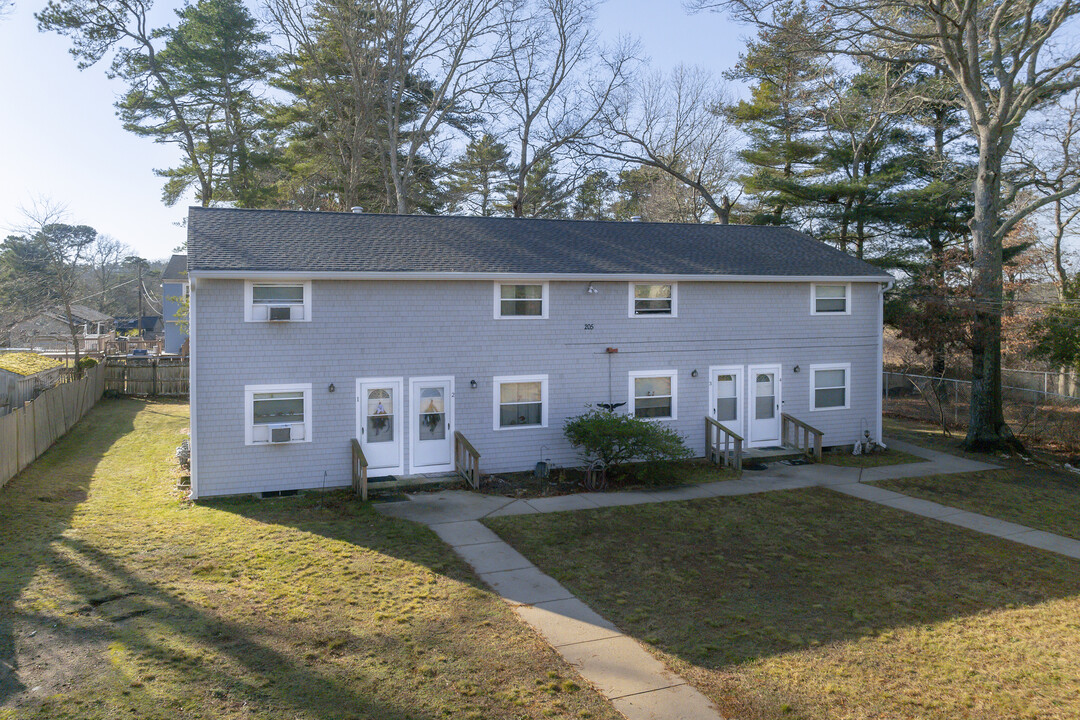 205 Sandwich Rd in Wareham, MA - Building Photo