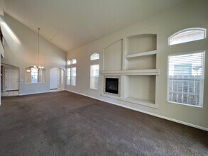 2380 Capri in Chowchilla, CA - Building Photo - Building Photo