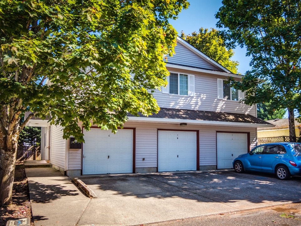 610 NE 93rd Ave in Portland, OR - Building Photo