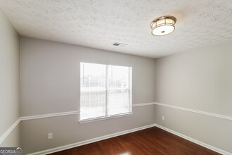 3057 N Oak Ct in Decatur, GA - Building Photo - Building Photo