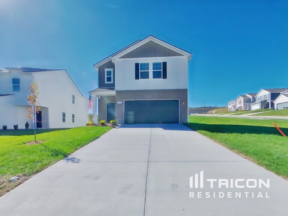 1066 Large Poppy Dr in La Vergne, TN - Foto de edificio