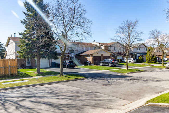 104 Phalen Cres in Toronto, ON - Building Photo - Building Photo