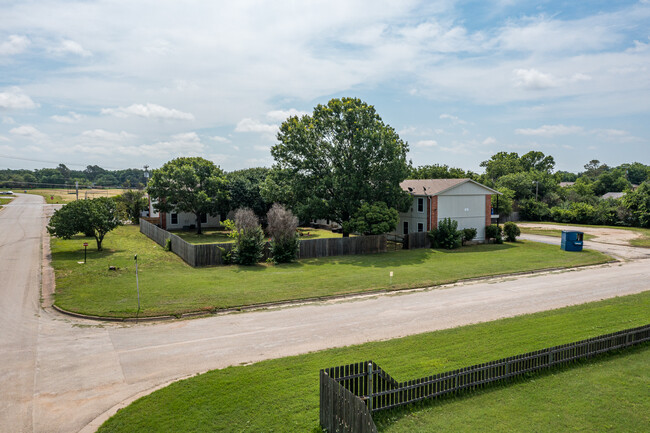 The Lafayette Apartments in Graham, TX - Building Photo - Building Photo