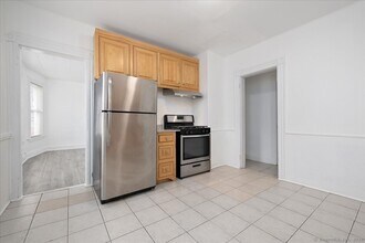52-54 Hanover St-Unit -#1 in Bridgeport, CT - Foto de edificio - Building Photo